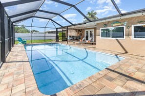 A heated pool - Teal Lagoon - Pet Friendly with Fenced Yard (Cape Coral)