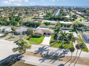 Exterior - Teal Lagoon - Pet Friendly with Fenced Yard (Cape Coral)