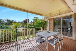 Outdoor dining - Salt & Kin Huskisson (Huskisson)