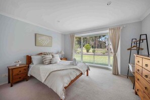 Iron/ironing board, WiFi, bed sheets - Salt & Kin Huskisson (Huskisson)