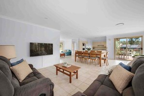 TV - Salt & Kin Huskisson (Huskisson)