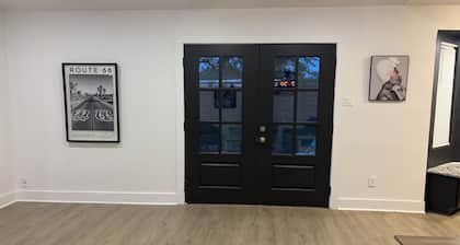 Tranquil 3-bedroom house with soaking tubs in charming Orange