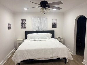 3 chambres, fer et planche à repasser, Wi-Fi, draps fournis