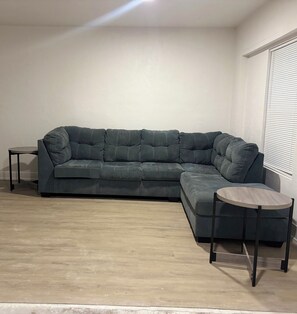 Smart TV - Tranquil 3-bedroom house with soaking tubs in charming Orange (Orange)