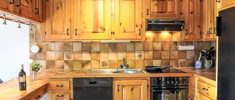 Réfrigérateur, four, lave-vaisselle