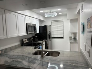 Private kitchen - 2 Bedroom 2 bath condo on Manasota Key! Discounted 20 percent! (Englewood)