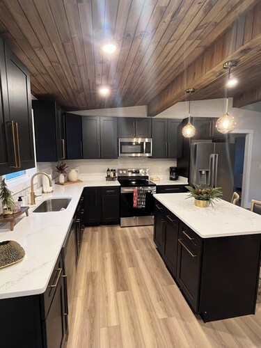 Cozy home with mountain views!