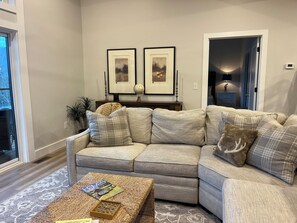 Televisión y chimenea 