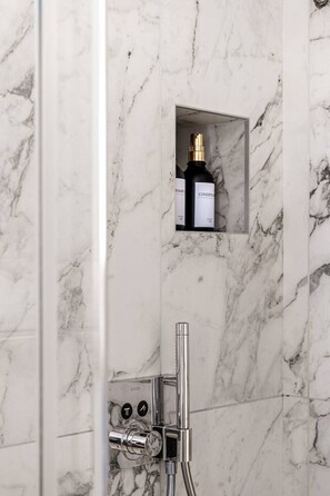 Hair dryer - The Golden Duo – Two luxury units in one building by Aura Luxury Collection (Como)