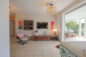 Living area - Appt La Papaye Jaune, 5pers 3ch, beaches, marina, restaurants and shops on foot (Saint-François)