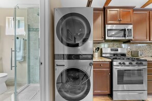 Microonde, forno, piano cottura, lavastoviglie