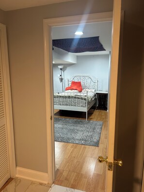 1 soverom, strykejern/-brett, wi-fi og sengetøy