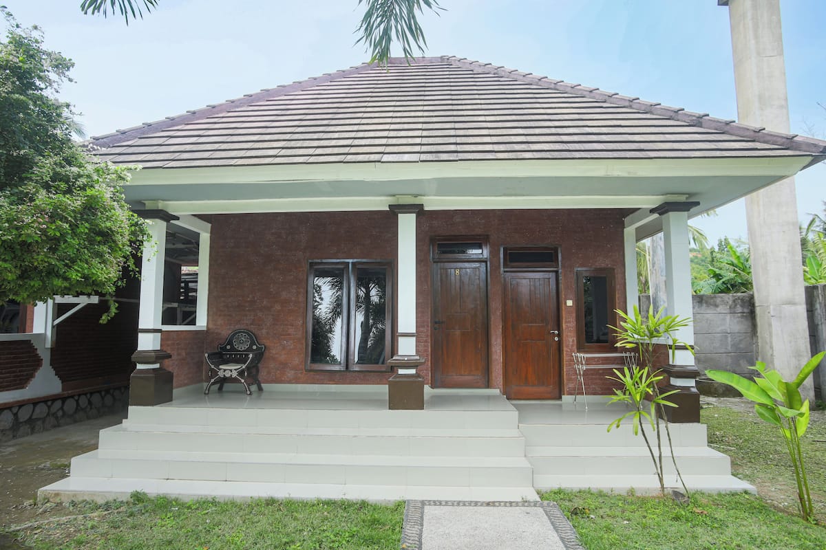 Kahden hengen deluxe-huone, näköala uima-altaalle | Ilmainen Wi-Fi