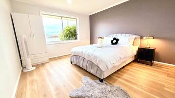 3 bedrooms, iron/ironing board, free WiFi, bed sheets