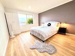 3 makuuhuonetta, silitysrauta/-lauta, ilmainen Wi-Fi, vuodevaatteet