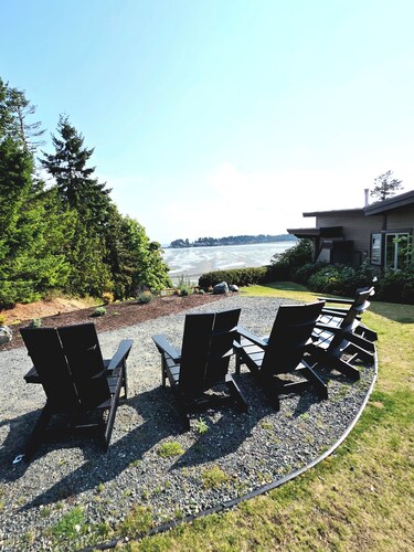 Executive Resort Condo 2 BD/2 BTH Sleeps 4. Seasonal Pool and Hot Tub.