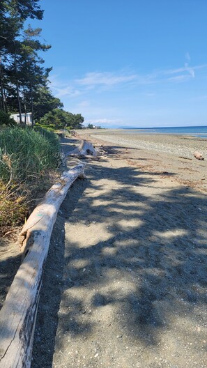 Beach nearby, beach towels