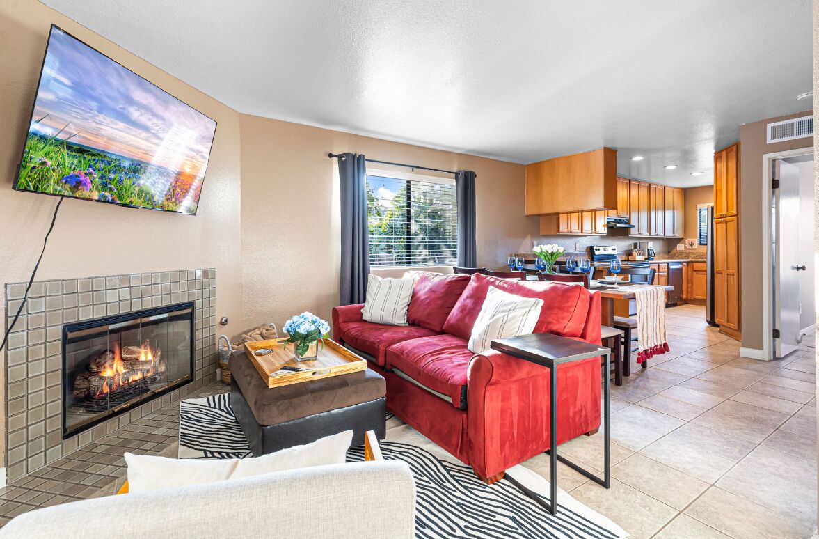 Smart-TV, Kamin, Tischfußball, Bücher