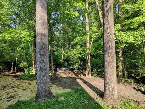 Property grounds - Beautiful wooded property along a peaceful creek, sleeps up to 14 comfortably (Sheridan)