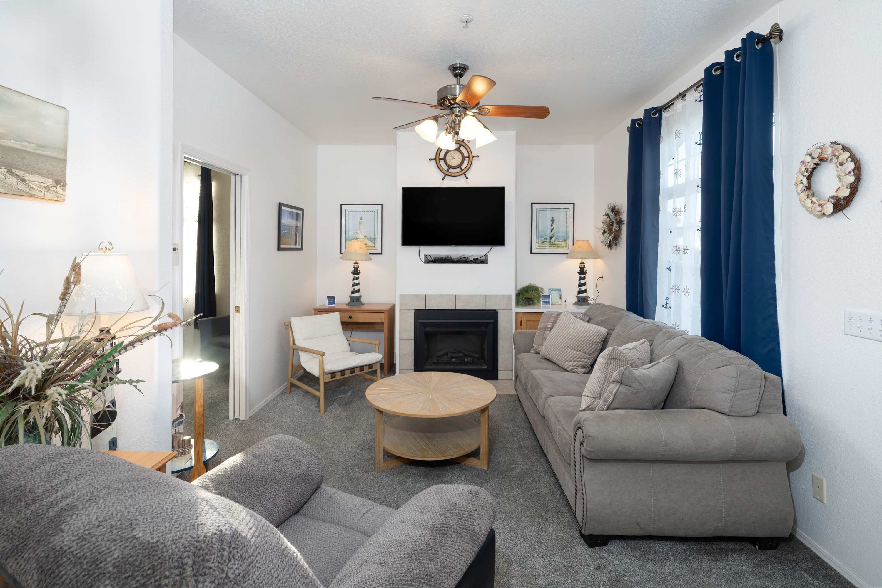 Televisie en een open haard