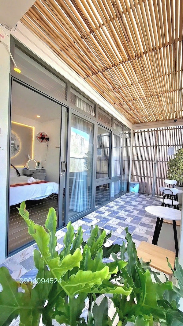 المنشأة من الداخل