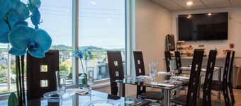 Cozy 2-bedroom hotel suites just two blocks from Downtown Athens.