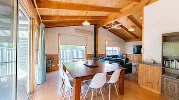 Cottage, 3 chambres, patio | Coin séjour