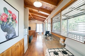 Cottage, 1 Bedroom, Patio | Private kitchen | Full-sized fridge, microwave, stovetop, cookware/dishes/utensils - Awonga Cottages (Halls Gap)
