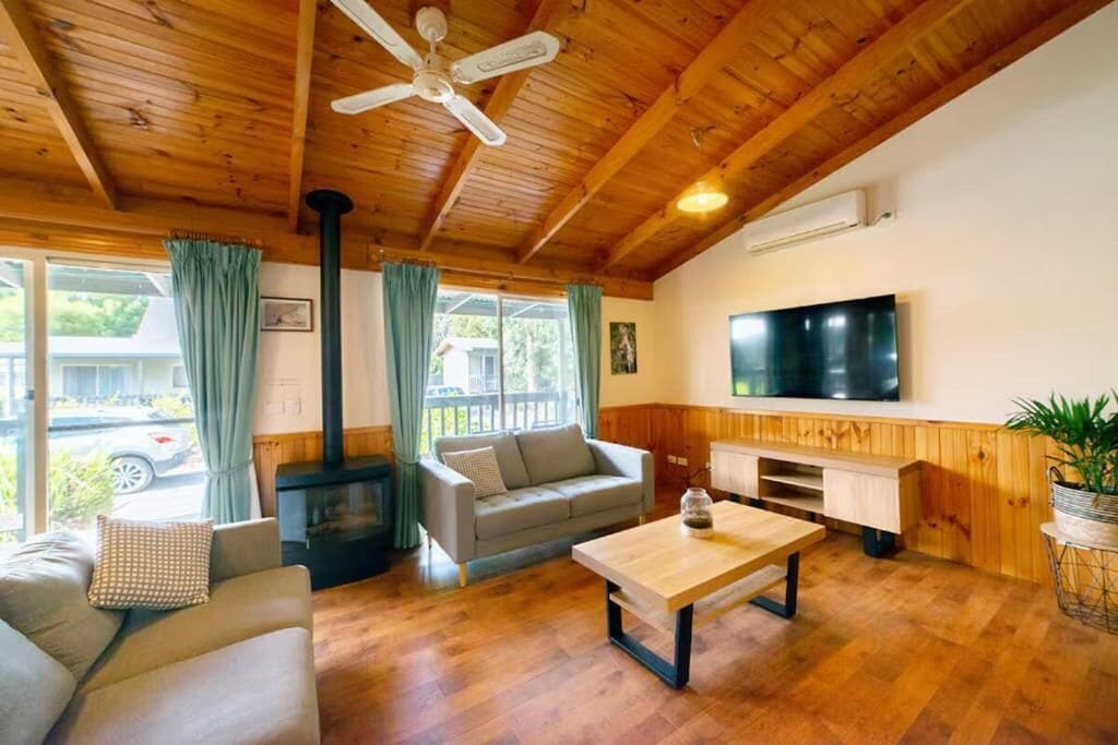 Cottage, 2 Bedrooms, Patio | Living area
