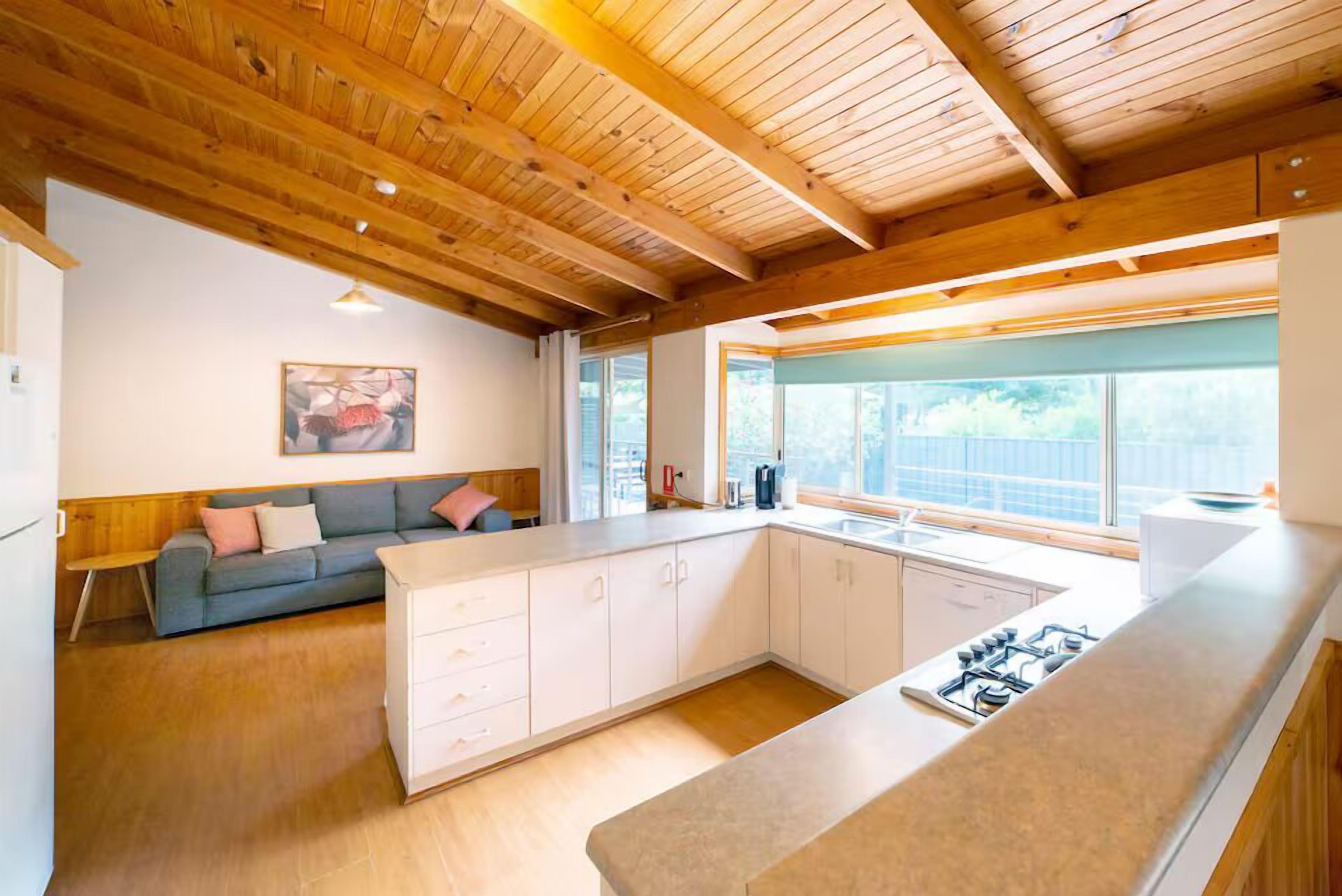 Cottage, 3 slaapkamers, patio | Privékeuken | Een koelkast/vriezer, een magnetron, een kookplaat