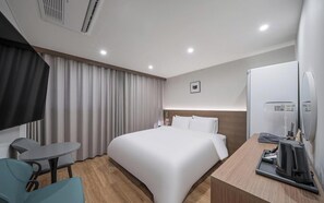 华丽双人房 | 防过敏的被褥、办公桌、笔记本电脑工作区、遮光窗帘