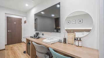 Premium-værelse med 2 enkeltsenge | Skrivebord, arbejdsområde til bærbare computere, gratis Wi-Fi