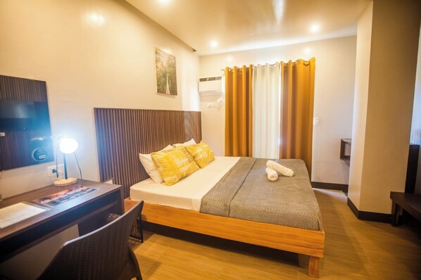 Habitación Deluxe, 1 cama King size, balcón, vista al jardín | Escritorio, espacio para trabajar con laptop y wifi gratis