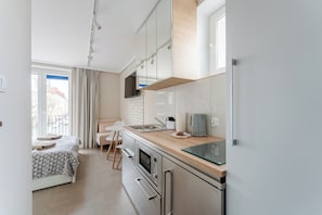 Strykjärn/strykbräda och sängkläder
