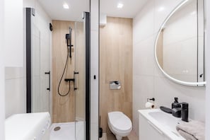 Dusche, Haartrockner, Handtücher