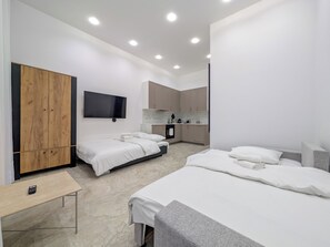 Iron/ironing board, WiFi, bed sheets - Rynek Wrocław Studio with Balcony (Wrocław)