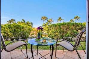 Outdoor dining - Delightful and modern 1bd with A/C (Napili)