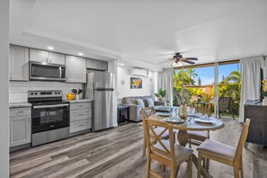 Fridge, microwave, oven, stovetop - Delightful and modern 1bd with A/C (Napili)