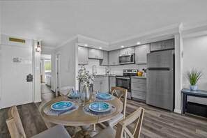 Dining - Modern Napili 1bd, luau tix included (Napili)