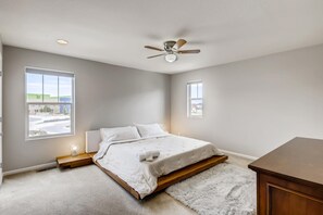 4 habitaciones, tabla de planchar con plancha, internet y ropa de cama