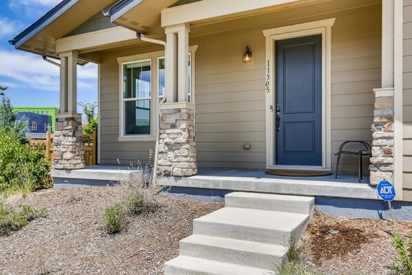 Exterior detail - Modern 4-bedroom home in vibrant Denver (Denver)