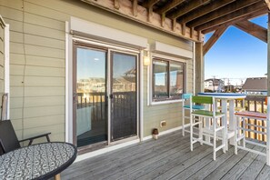 Outdoor dining - Knot Work : Oceanview,  community pool and beach (Kill Devil Hills)
