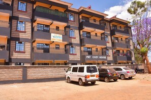 Exterior - Enjoyable 2-bedroom apartment in charming Kithimani neighborhood (Kithimani)