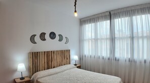 2 soverom, strykejern/-brett, reiseseng for barn og wi-fi