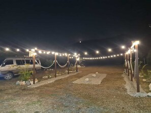 المنطقة المحيطة بالمنشأة