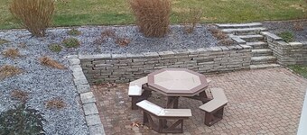 Cliffside Cottage-Ski,Play,Stay.  Cozy Home w/ Hot Tub by Snow Trails