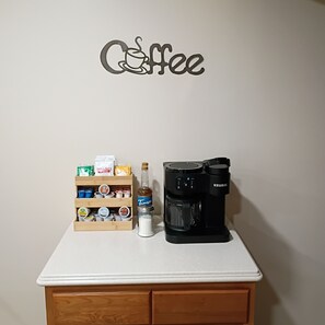 Interior - Cliffside Cottage-Cozy & Clean Home w/ Hot Tub & Pool Table (Mansfield)