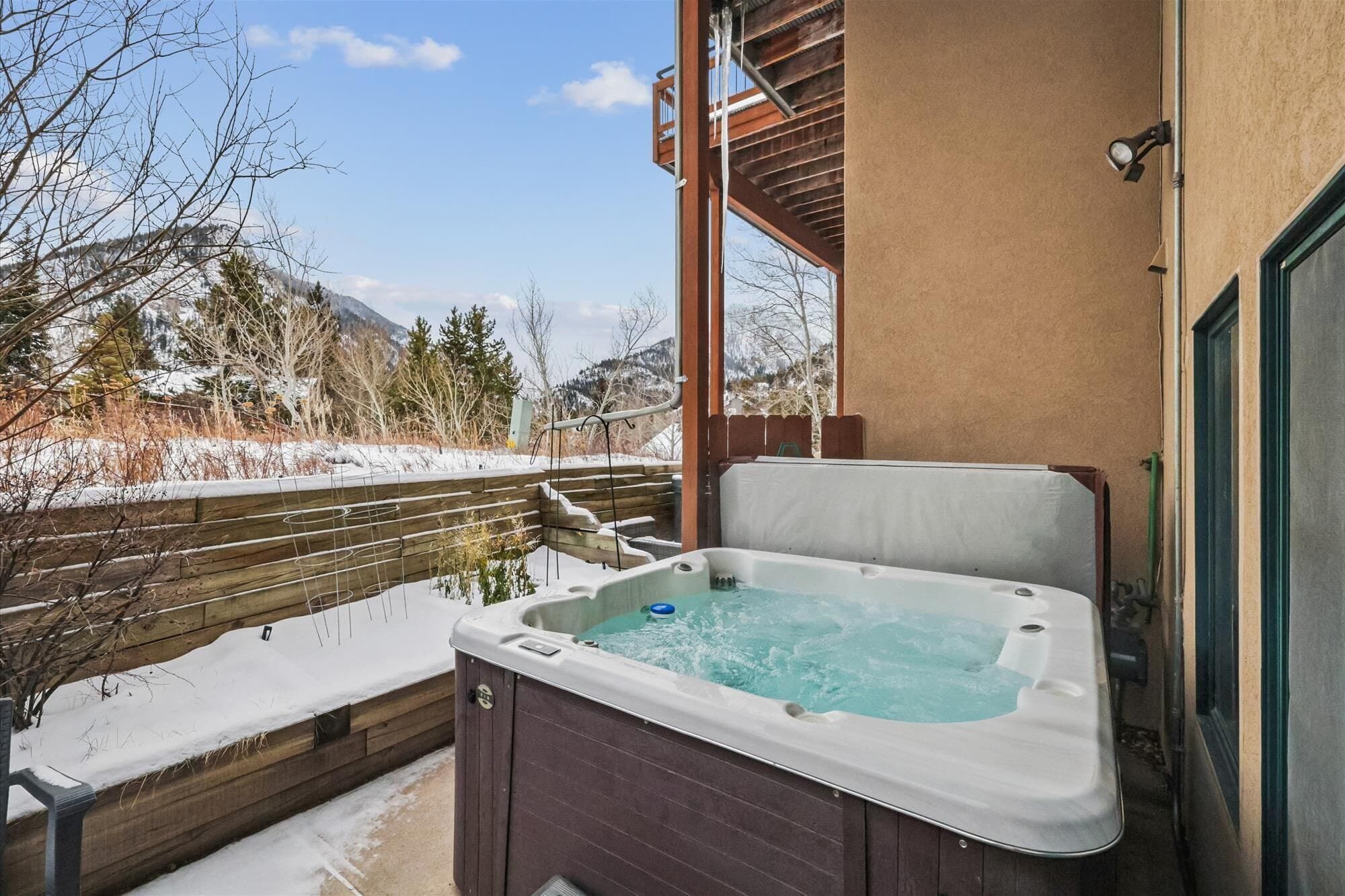 Bañera de hidromasaje al aire libre