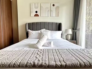 2 bedrooms, iron/ironing board, WiFi, bed sheets - Near Burj Khalifa, Canal View 2-bedroom apartment, Dubai (Dubai)