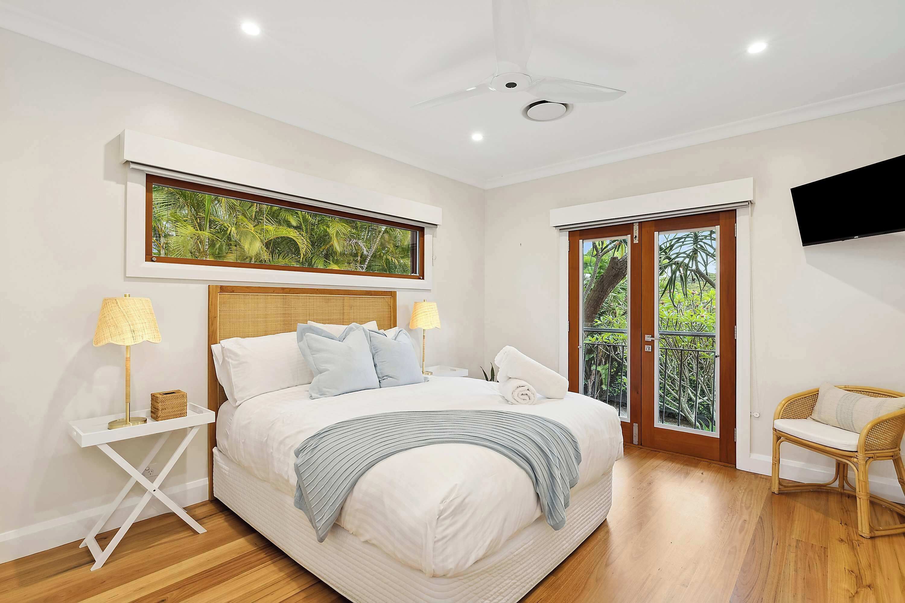 5 bedrooms, desk, iron/ironing board, WiFi